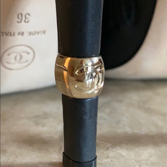 Authentic Chanel heels - Picture 4 of 7